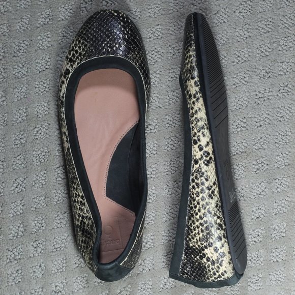 Bacio 61 Size 9.5 Snakeskin Flats - Picture 1 of 3